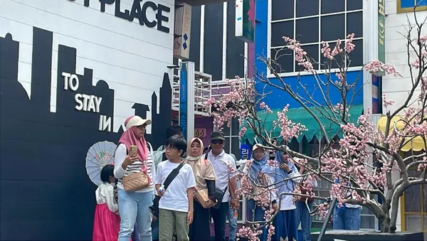 Keindahan taman bunga ala Eropa: Spot foto estetik untuk dokumentasi keluarga