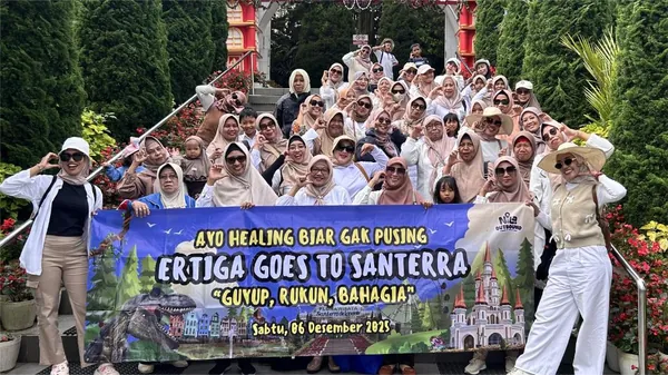 Keceriaan keluarga saat mencoba wahana ketangkasan dengan akses tiket terusan
