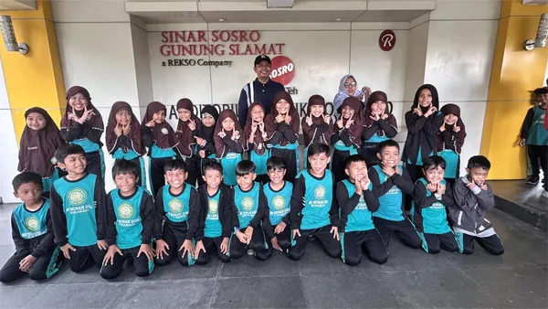 Keceriaan siswa sekolah saat mengikuti program wisata edukasi Nila Productions