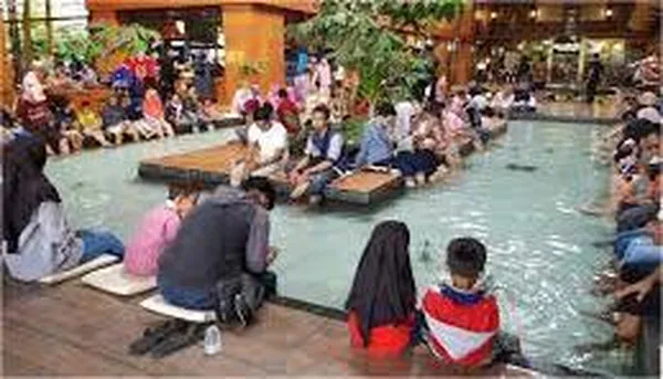 Momen membawa pulang hasil karya cokelat hias buatan siswa sendiri