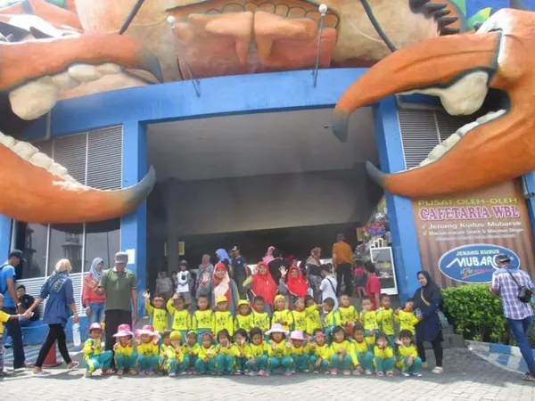 Dokumentasi rombongan sekolah saat kunjungan paket terusan WBL dan Maharani Zoo & Goa