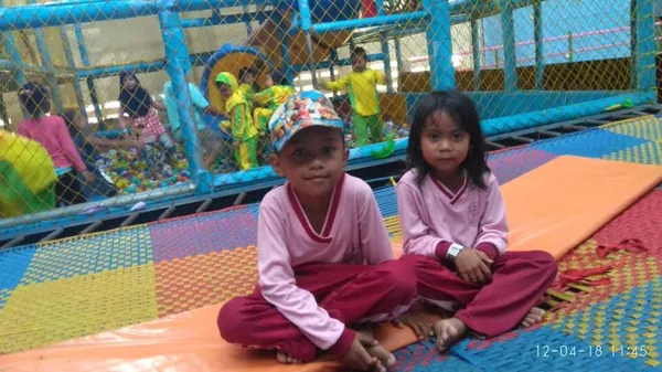 Manajemen perjalanan rombongan sekolah yang tertib oleh tim Nila Productions