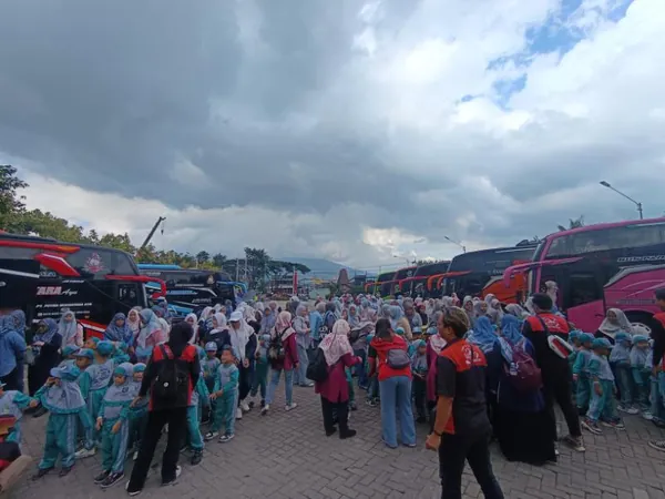 Paket wisata lengkap Nila Productions: Edukasi lingkungan dan rekreasi air dalam satu hari